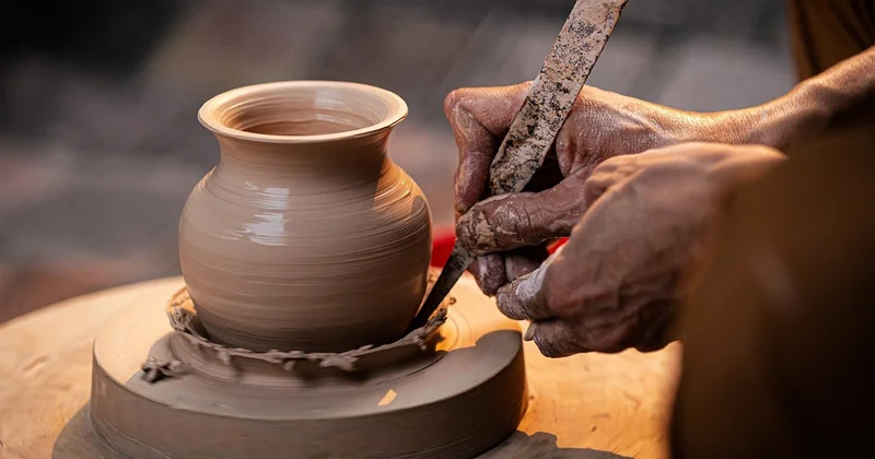 Choisir un artisan verrier pour un vitrail de patrimoine