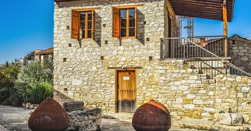 Comment restaurer une maison en pierre ancienne sans tout casser