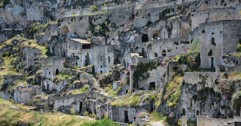 Les maisons troglodytes en Touraine : leurs caractéristiques uniques qui fascinent
